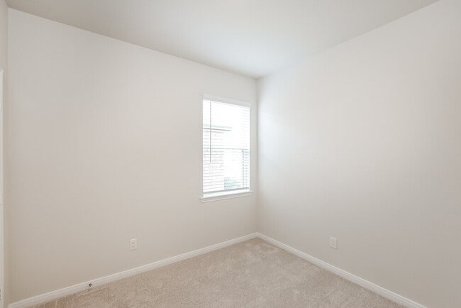 Building Photo - 428 Mustang Trot Dr