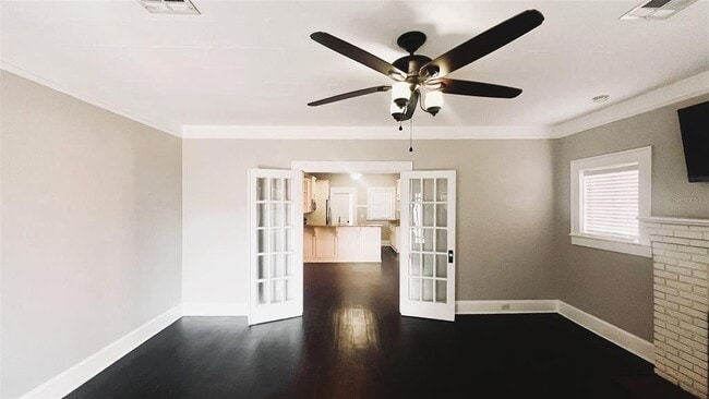 Building Photo - 403 S Albany Ave