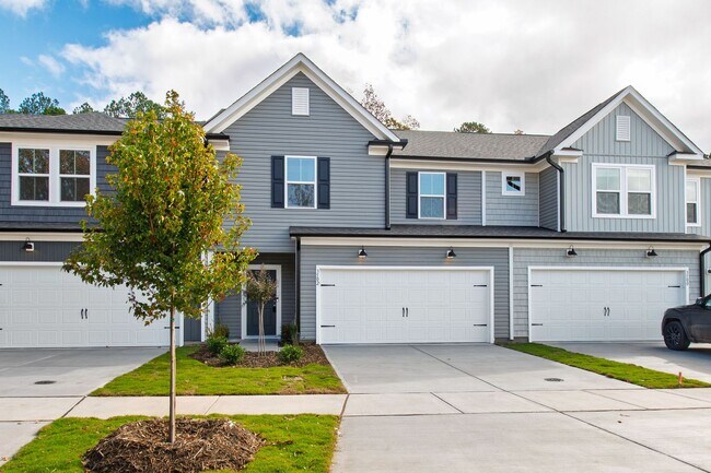 Building Photo - Modern 3-Bedroom Townhome in Solana, Durham!