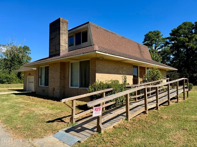 Building Photo - 1718 River Rd