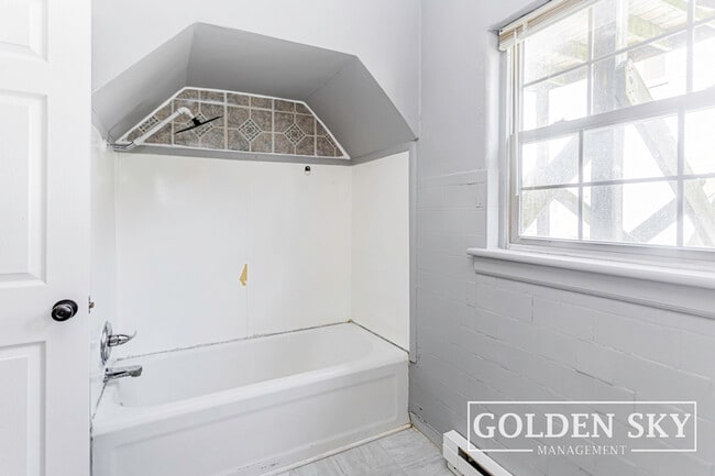 Building Photo - 1516 Wheeling Ave