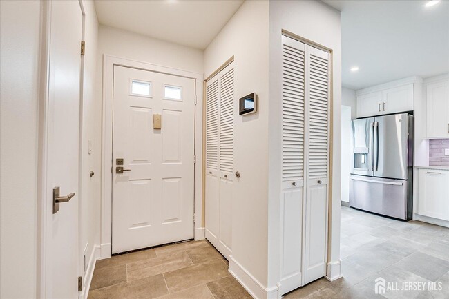 Building Photo - 369 Bromley Pl