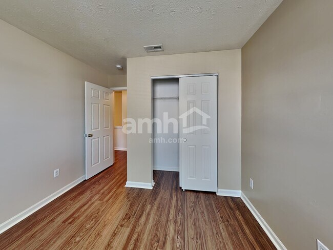 Building Photo - 1236 Saticoy Ct