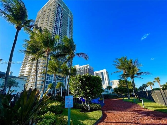 Building Photo - 4775 Collins Ave