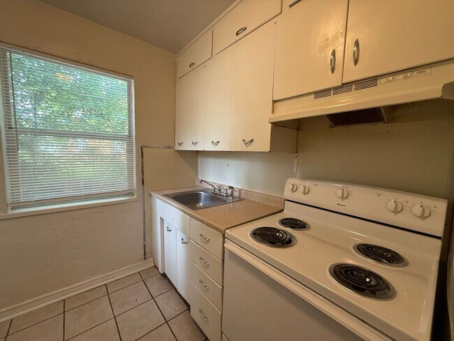 Building Photo - Historic Plaza District Apartment | Walkable Location & Classic Character