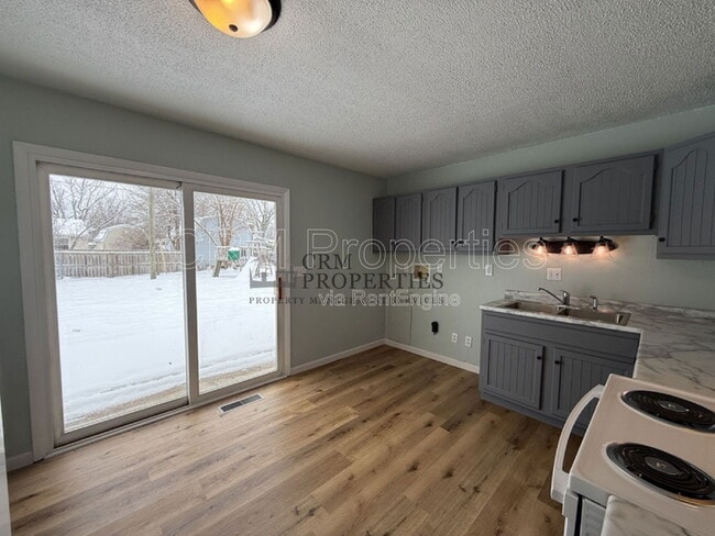 Building Photo - 800 Maumee Dr