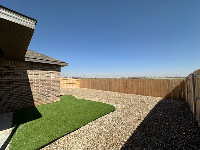 Building Photo - Pre-leasing for July in Bell Farms!