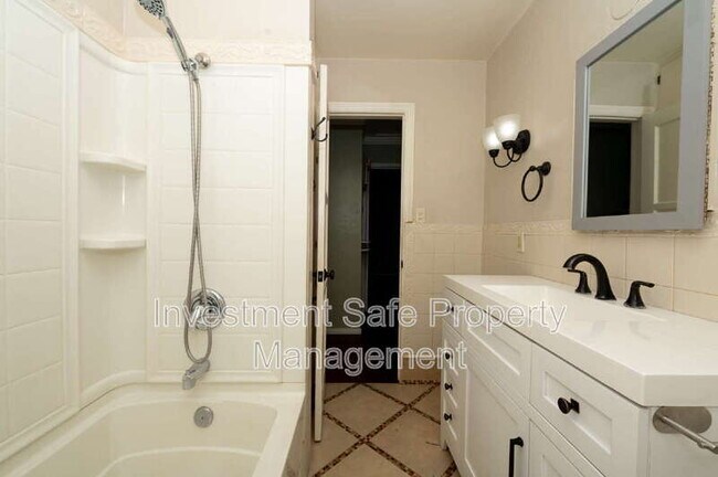 Building Photo - 4982 Baltimore Dr