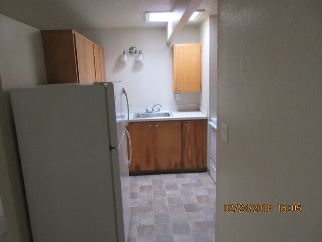 Building Photo - (690) Circle Court - 1 Bedroom / 1 Bathroom