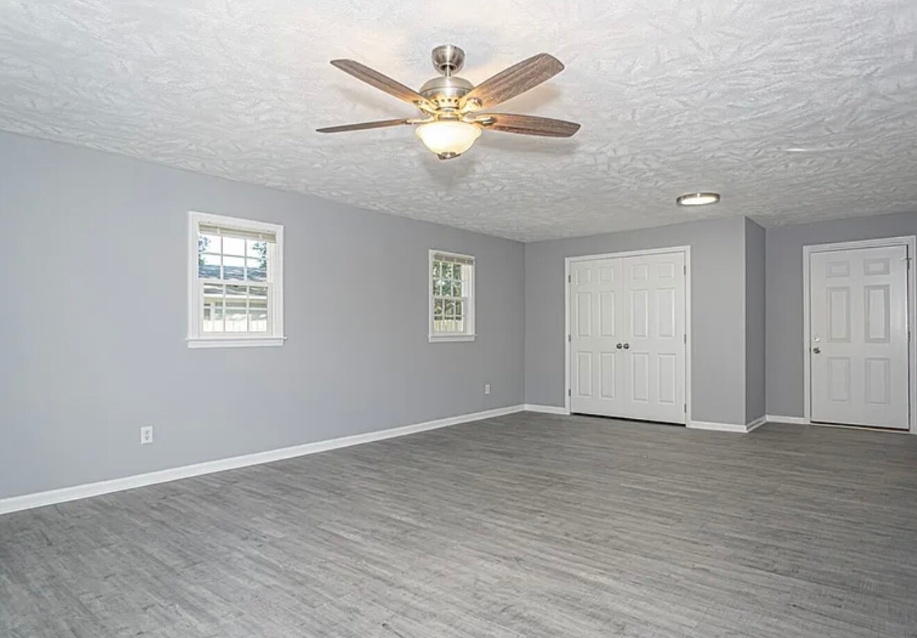 Building Photo - 5105 Palmetto Ln