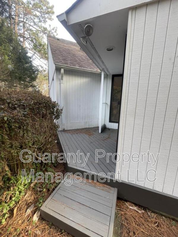 Building Photo - 475 St Andrews Dr