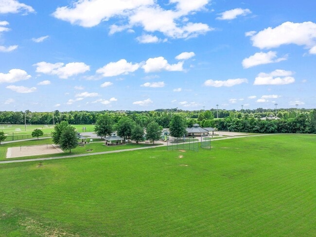 Building Photo - Spacious Townhome in Siegel School Zone – 2 Private Suites & Open Floor Plan!