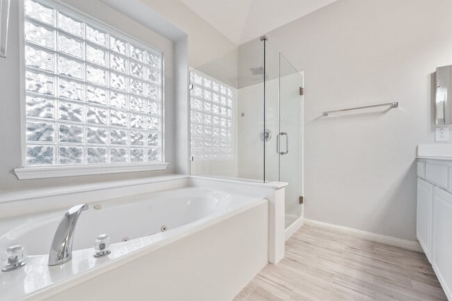 Building Photo - 7039 Fountain Lilly Dr