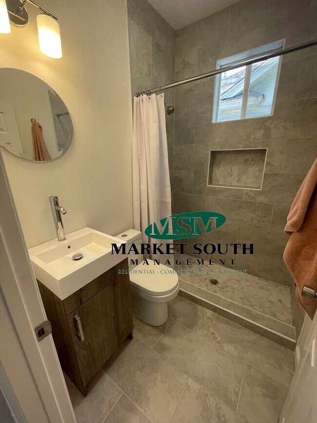 Building Photo - BEAUTIFUL HOME- AVAILABLE JULY 15