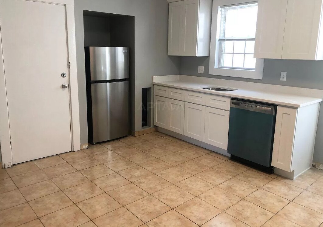 Building Photo - 835 Fellsway