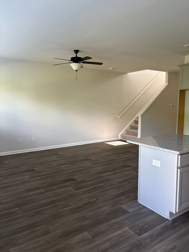 Building Photo - Charming 3BR Townhome in Adairsville