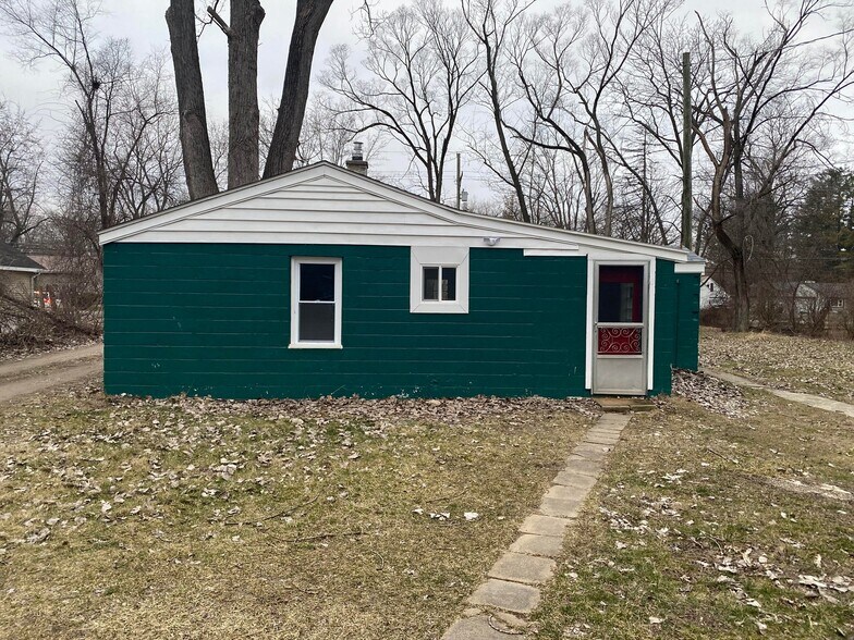 Building Photo - 21240 Randall St