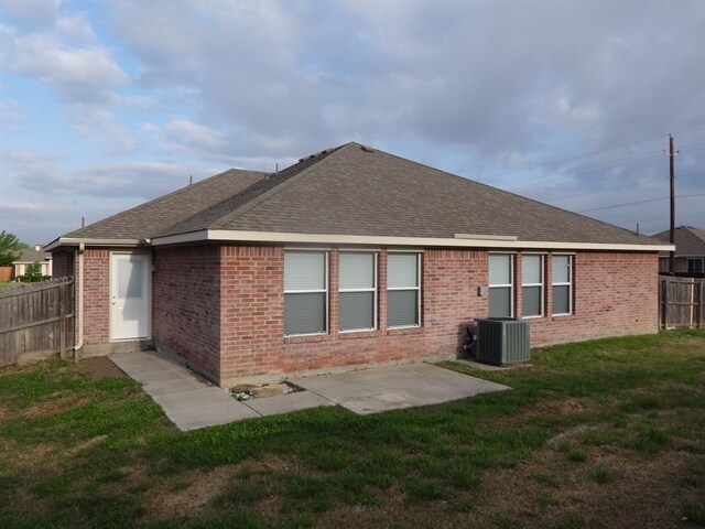 Building Photo - 522 Robinwood Dr