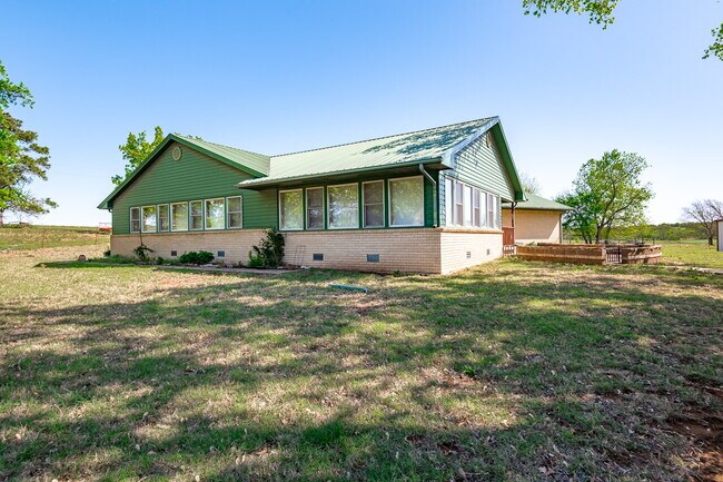 Building Photo - Beautiful country setting, but close to city limits.
