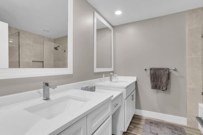 Building Photo - 60 Pelican Pointe Dr