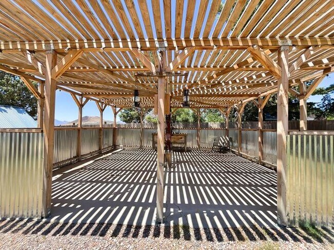 Building Photo - Horsemans Property