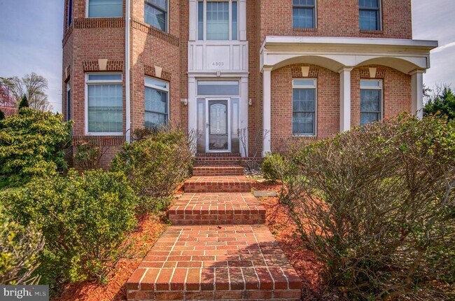 Building Photo - 4303 Evergreen Ln