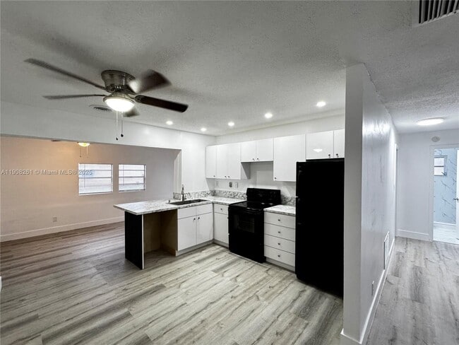 Building Photo - 7303 NW 57th Pl