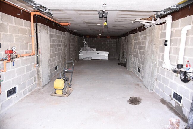 Building Photo - 140 Williamson St