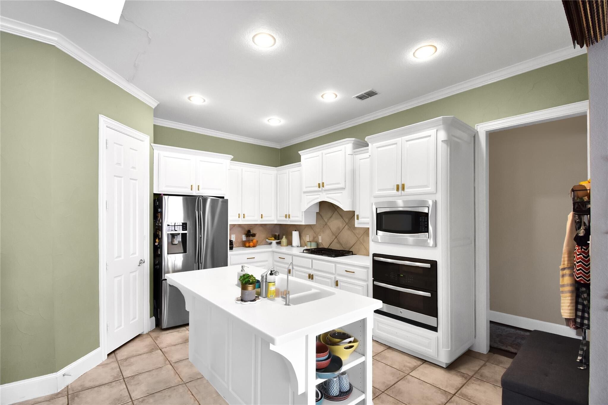 Kitchen - 3903 Johnson St