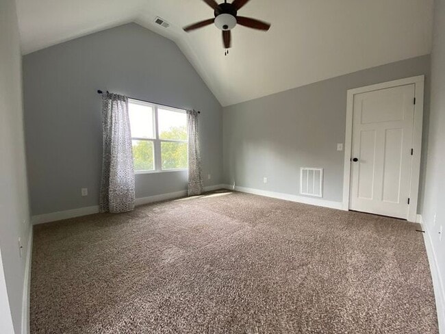 Building Photo - Beautiful 3 Bed 2 Bath in Madison - Newer Construction