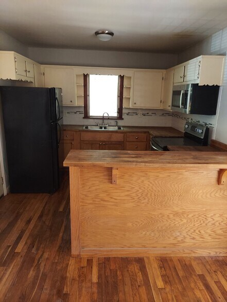 Building Photo - 3178 Pinehill Drive