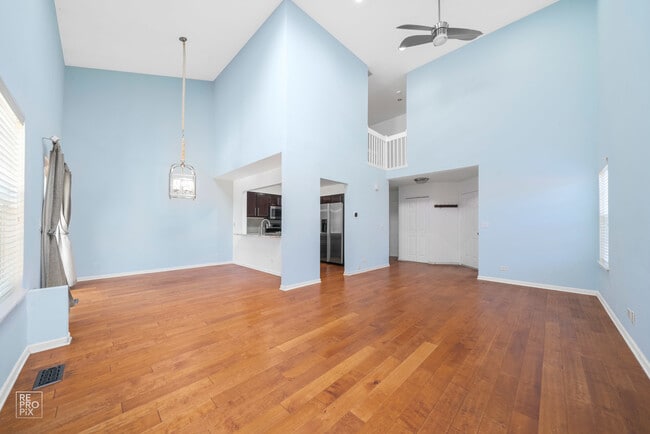 Building Photo - 1724 Leeds Ct