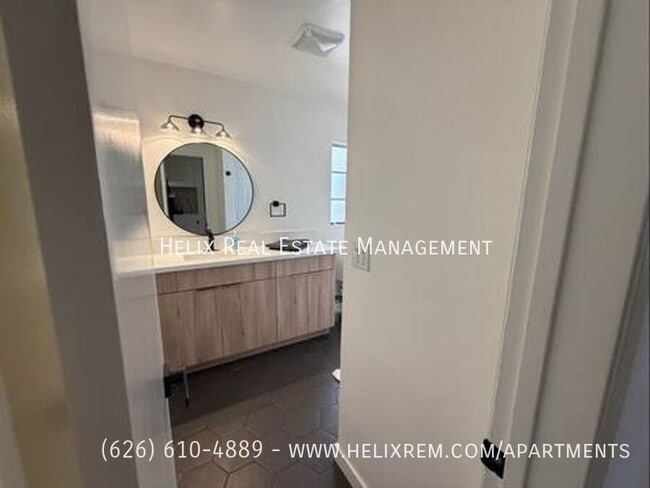 Building Photo - 1313 Huntington Dr