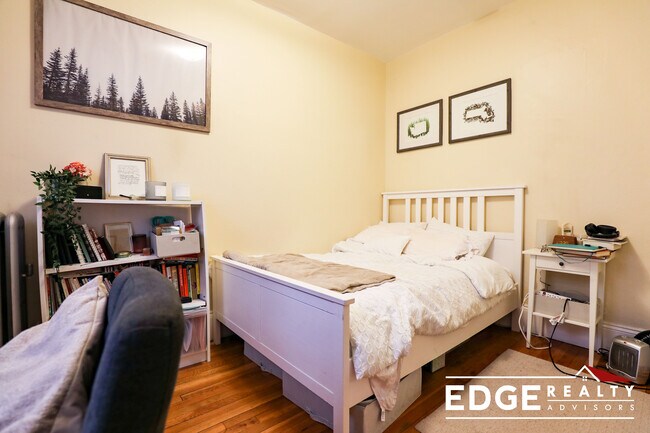 Building Photo - 18 Fuller St