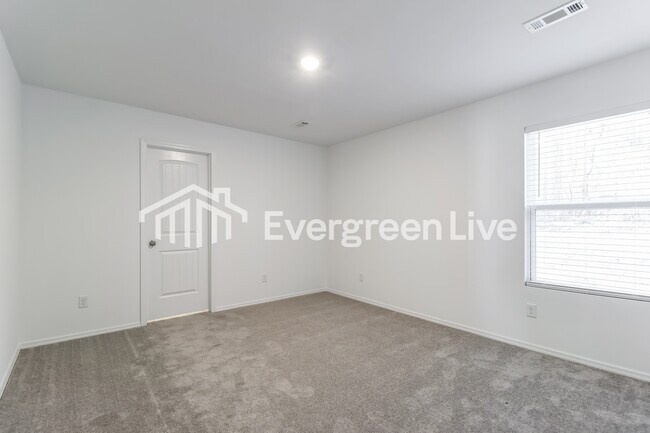 Building Photo - 240 Sarah Alyse Ln