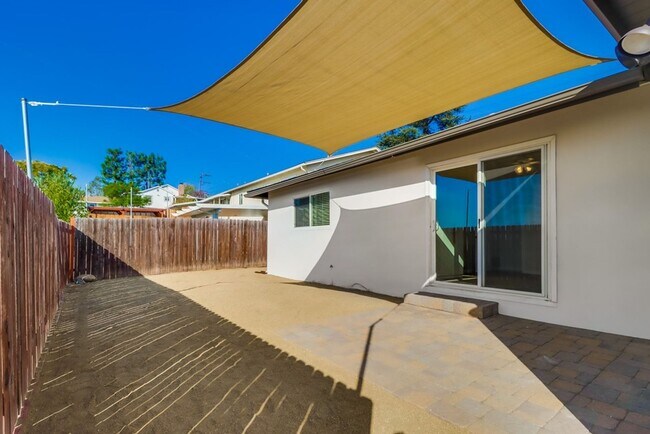 Building Photo - Pristine 4 bedroom, 2 bath, single level h...