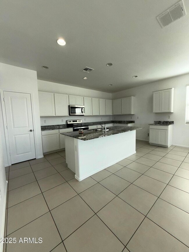 Building Photo - 4620 S 104th Gln