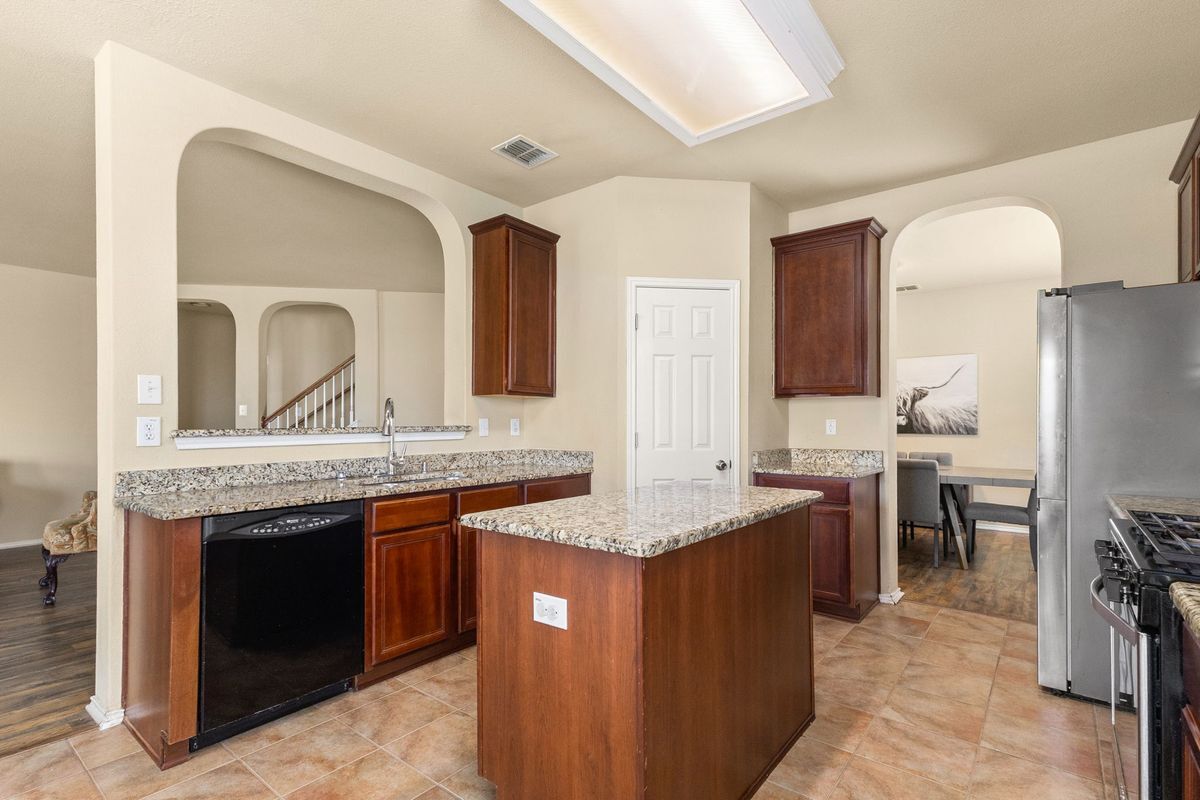 Building Photo - 5830 Palmetto Way