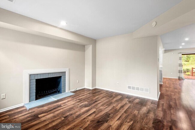 Building Photo - 201 Fairfax Ct