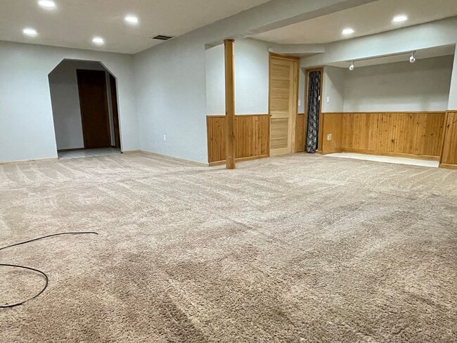 Building Photo - 10909 Leavenworth St