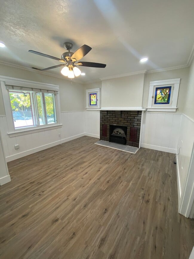 Building Photo - Amazingly Located Home