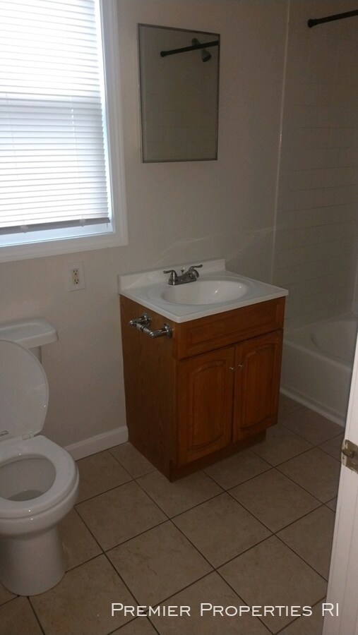UPDATED 1 BED IN PAWTUCKET!!! 92 Bates St Pawtucket RI 02861