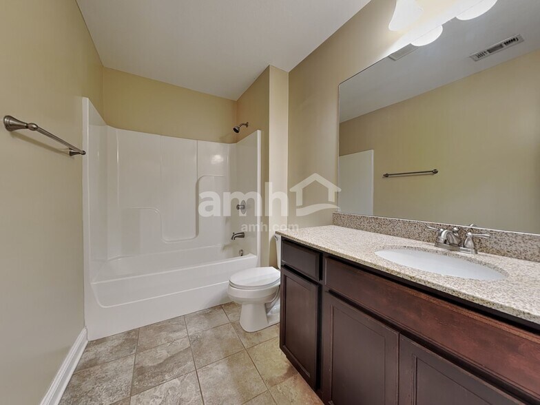 Building Photo - 3419 Greentree Ln