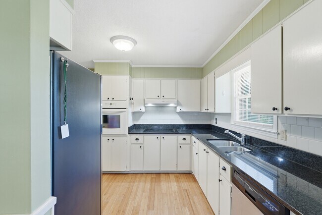 Building Photo - 65 S Cromwell Rd