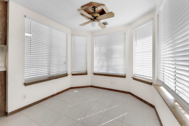 Building Photo - 2503 Brentwood Dr