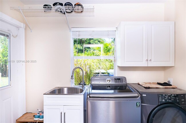 Building Photo - 1529 Bayview Dr