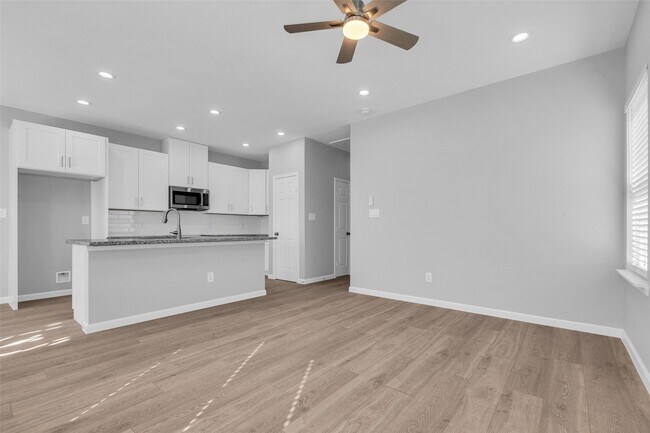 Building Photo - 4905 Paula St