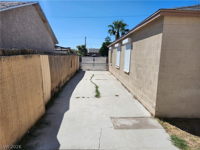 Building Photo - 4624 Evergreen Pl
