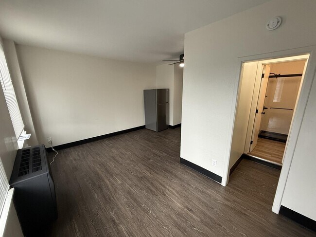 Building Photo - 123 Iowa Ave