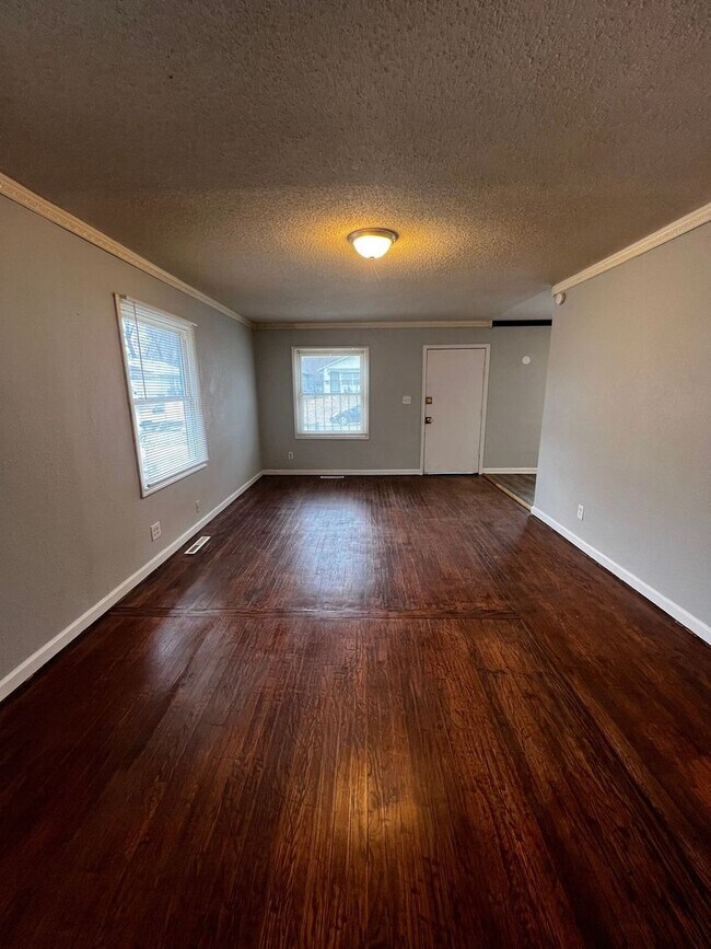 Building Photo - Freshly Painted 2-Bedroom with Refinished Hardwood Floors